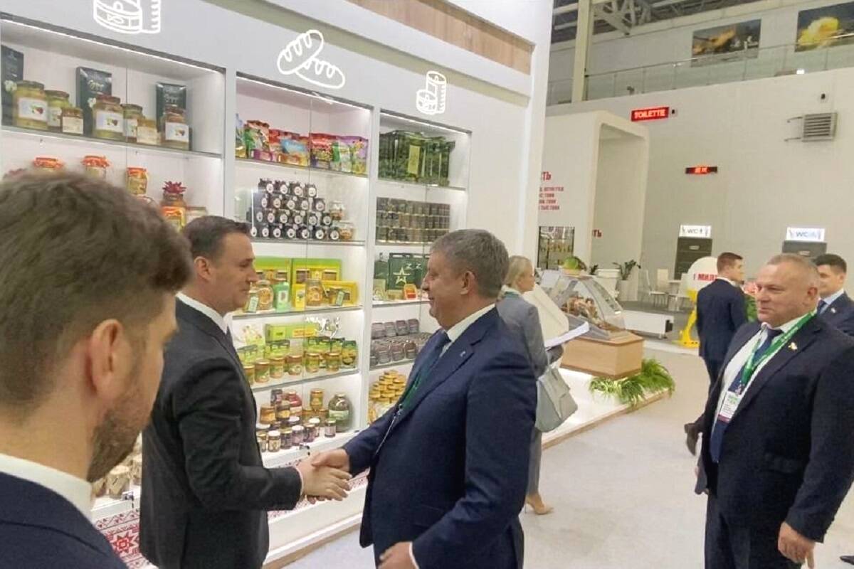  Министр сельского хозяйства России Дмитрий Патрушев посетил павильон Брянской области 