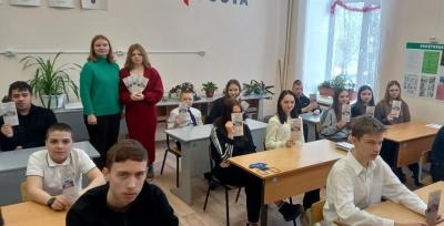 Студенты позвали школьников поступать в наш университет Студенты позвали школьников поступать в наш университет