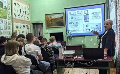 Студенты Новозыбковского филиала заявляют: «Наркотикам здесь места нет!» Студенты Новозыбковского филиала заявляют: «Наркотикам здесь места нет!»