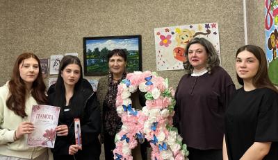 Девушки-студентки по-домашнему, тепло и весело встречали свой праздник Девушки-студентки по-домашнему, тепло и весело встречали свой праздник