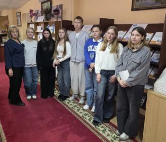 Первокурсники знакомятся с научной библиотекой Первокурсники знакомятся с научной библиотекой
