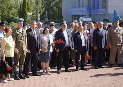 Их боевой девиз – «Никто кроме нас!» Их боевой девиз – «Никто кроме нас!»