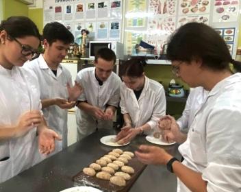 От теории до первой смены: как учат готовить в Брянском ГАУ От теории до первой смены: как учат готовить в Брянском ГАУ