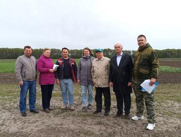 Планы совместной научной работы обсуждались не в кабинетах, а на полях Планы совместной научной работы обсуждались не в кабинетах, а на полях