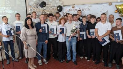 В Новозыбковском филиале проводили в добрый жизненный путь своих выпускников В Новозыбковском филиале проводили в добрый жизненный путь своих выпускников