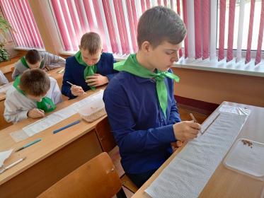 Агротехклассники, как заправские полеводы, учились готовить семена к посеву Агротехклассники, как заправские полеводы, учились готовить семена к посеву