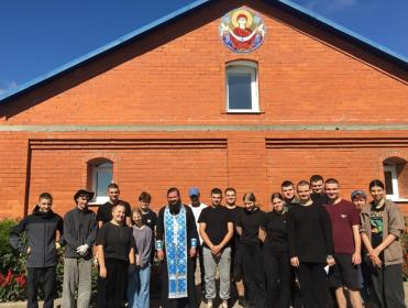 Розы, тюльпаны и добрые сердца: как студенты СПО помогли храму в п. Садовый Розы, тюльпаны и добрые сердца: как студенты СПО помогли храму в п. Садовый