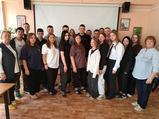 «Первые шаги в науке» на конференции студентов СПО 1.jpg