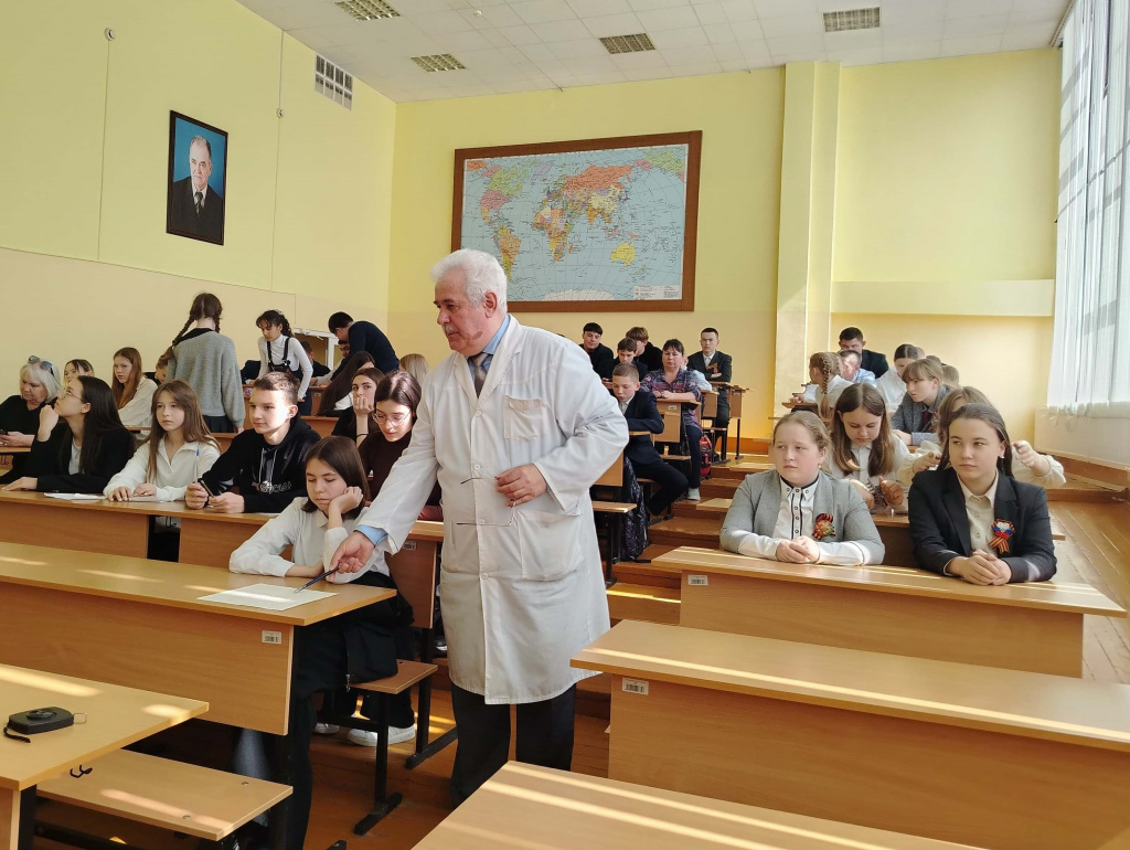 Занятия со старшеклассниками по программе «Агрокласс» 1_m22042025.jpg