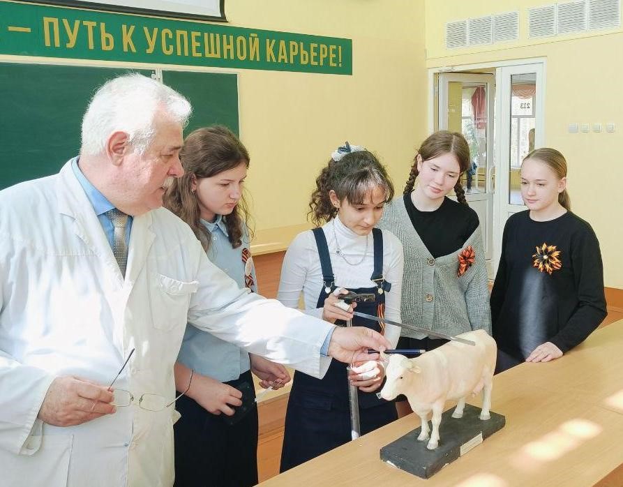 Занятия со старшеклассниками по программе «Агрокласс» 4_m22042025.jpg