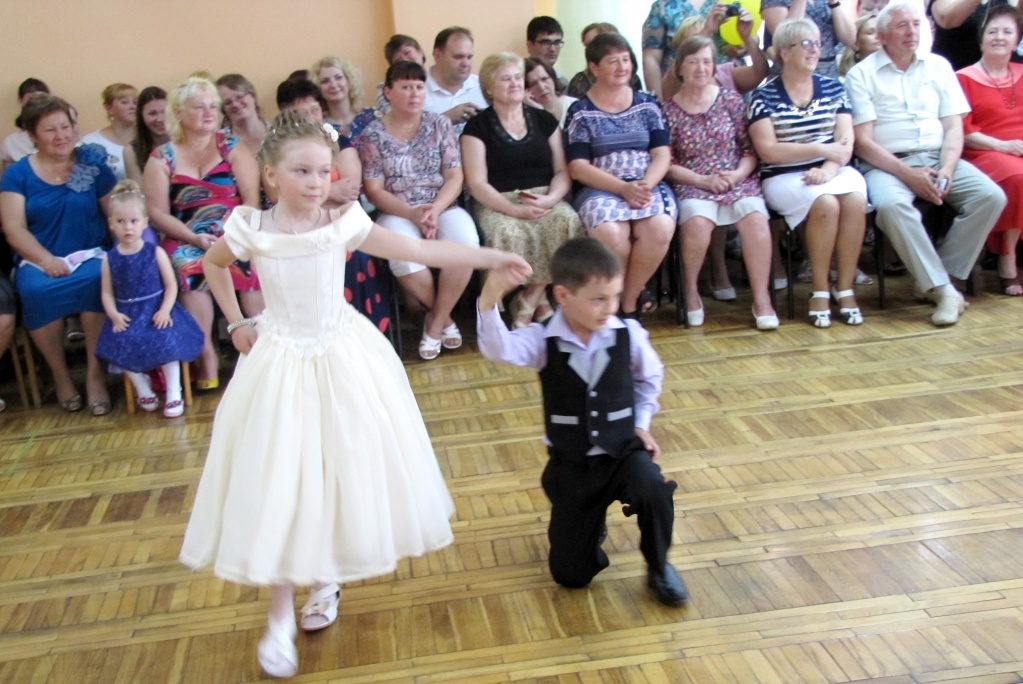Танцуют Полина Лебедева и Илья Каукин.JPG