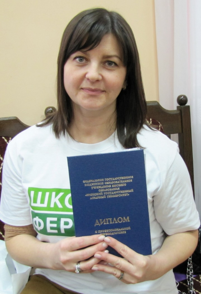 Диплом о профессиональной переподготовке получила Лариса Казакова, занимающаяся в своём К(Ф)Х производством продовольственного зерна
