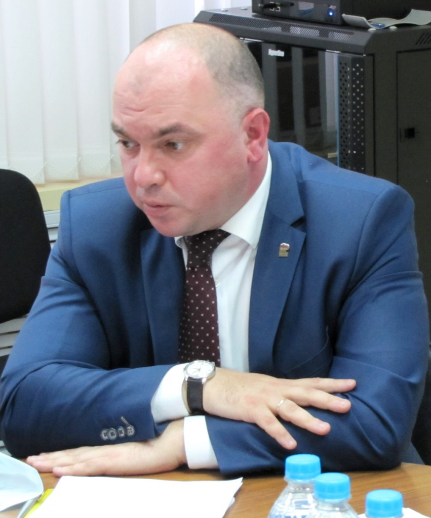 Об организации патриотического воспитания говорит врио по руководству департаментом внутренней политики Брянской области Андрей Казорин
