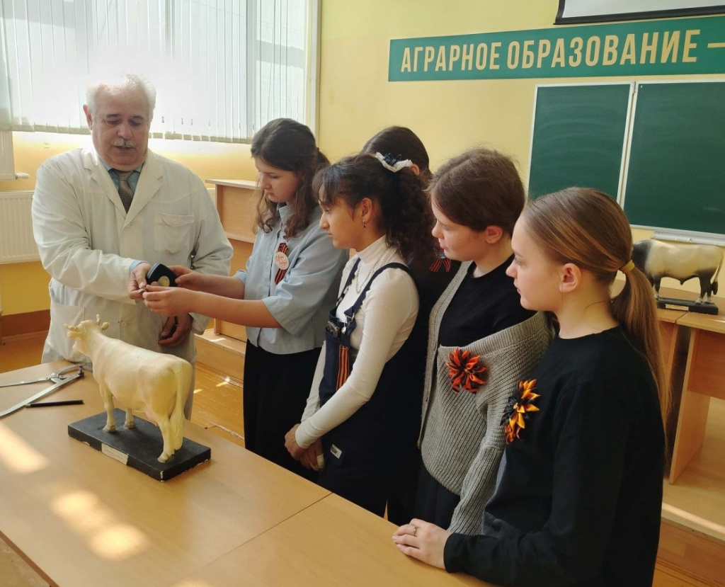 Занятия со старшеклассниками по программе «Агрокласс» 2_m22042025.jpg