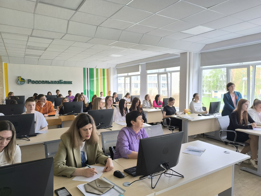 От первых шагов к большим открытиям: X юбилейная студенческая научно-практическая конференция на факультете СПО. 2_pr24042025.jpg